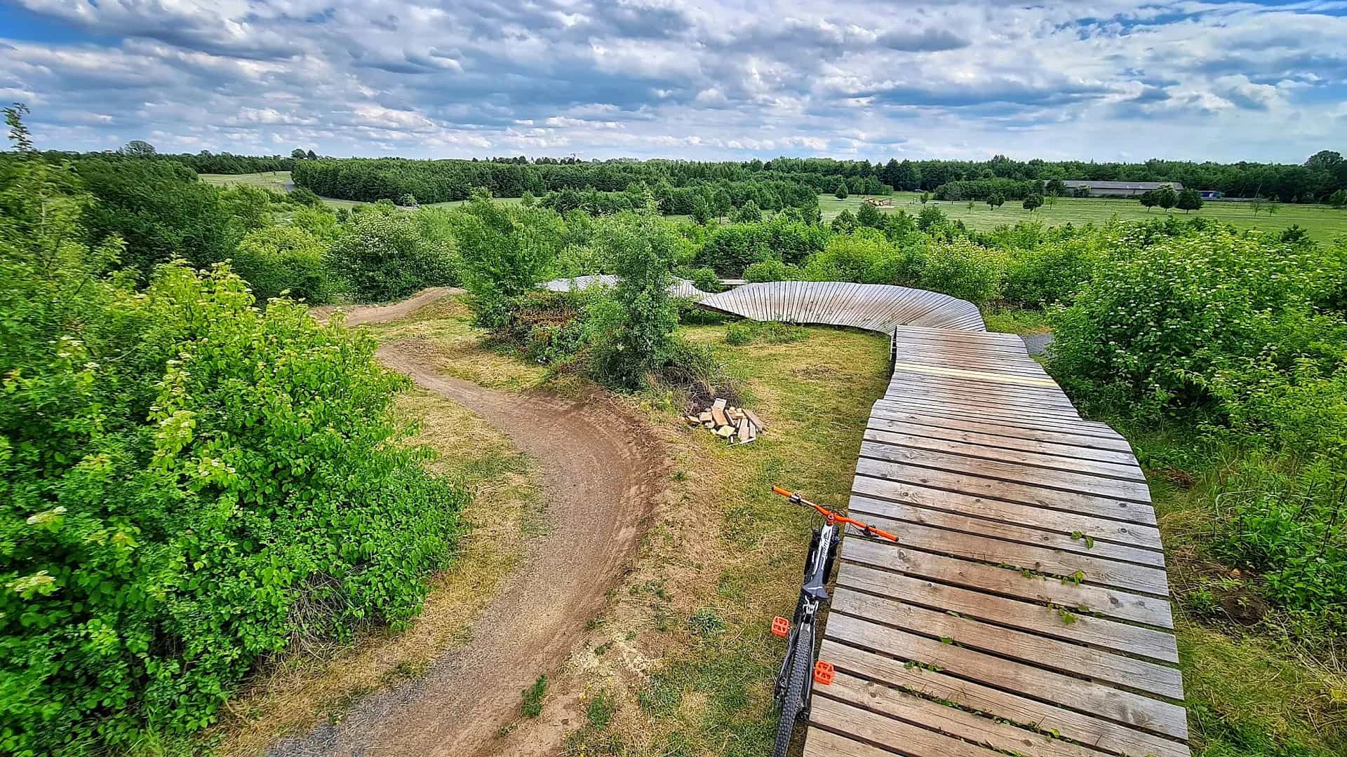 Singletrail Letňany – bike park poblíž našeho penzionu